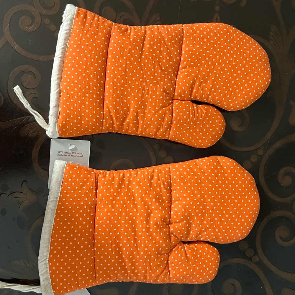 Sur La Table Oven Mitt and Towels Set NWT - Picture 3 of 12